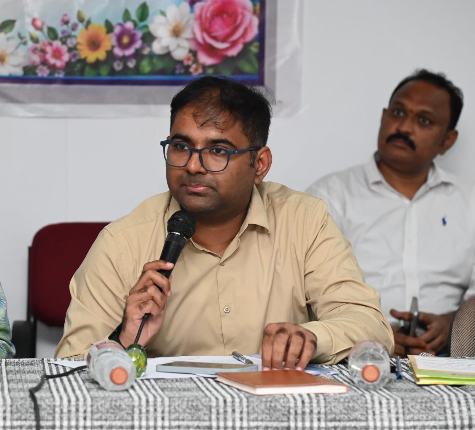  *మంథని మండల సర్వసభ్య సమావేశంలో అభివృద్ధి కార్యక్రమాలపై సమీక్ష నిర్వహించిన జిల్లా కలెక్టర్*
